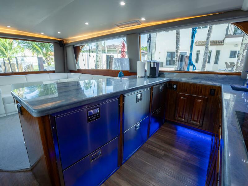 58' 1998 Viking 58 Convertible