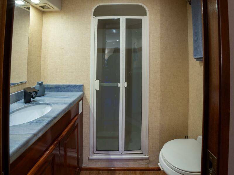 58' 1998 Viking 58 Convertible