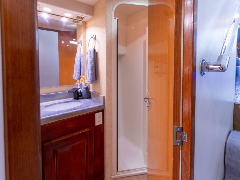 58' 1998 Viking 58 Convertible