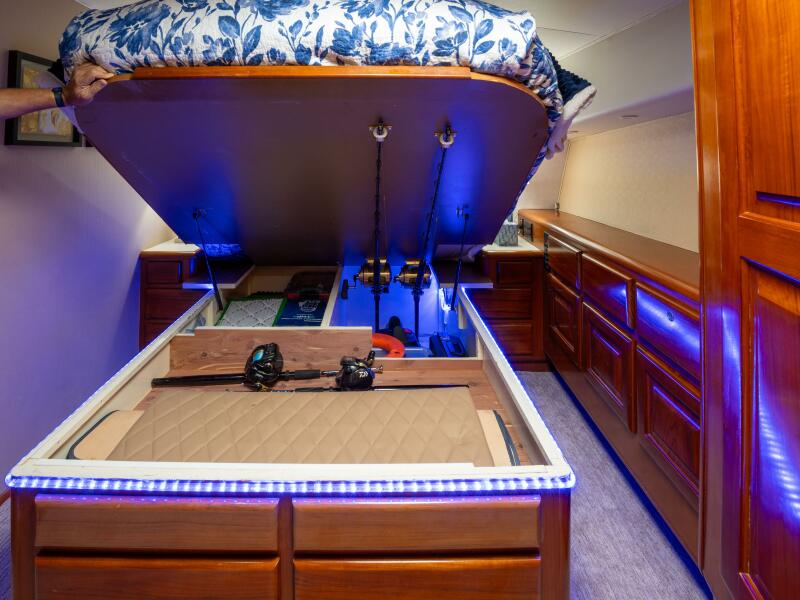 58' 1998 Viking 58 Convertible