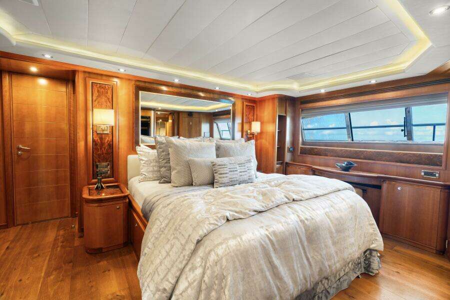 2004 Ferretti Yachts 