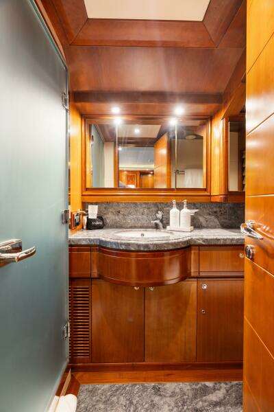 2004 Ferretti Yachts 