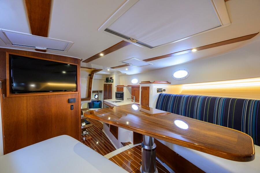 40' 2022 Hinckley 40X