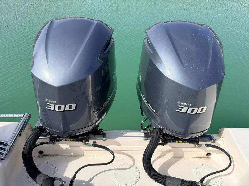 30' 2013 Grady-White Canyon 306