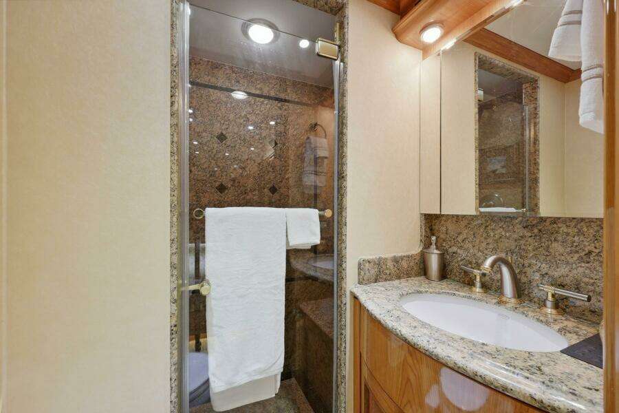 Cheoy Lee 95 FOOTLOOSE - Guest Stateroom 1 Ensuite Head