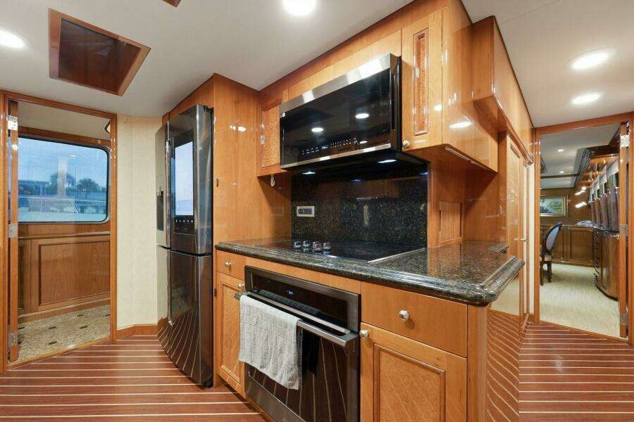 Cheoy Lee 95 FOOTLOOSE - Galley