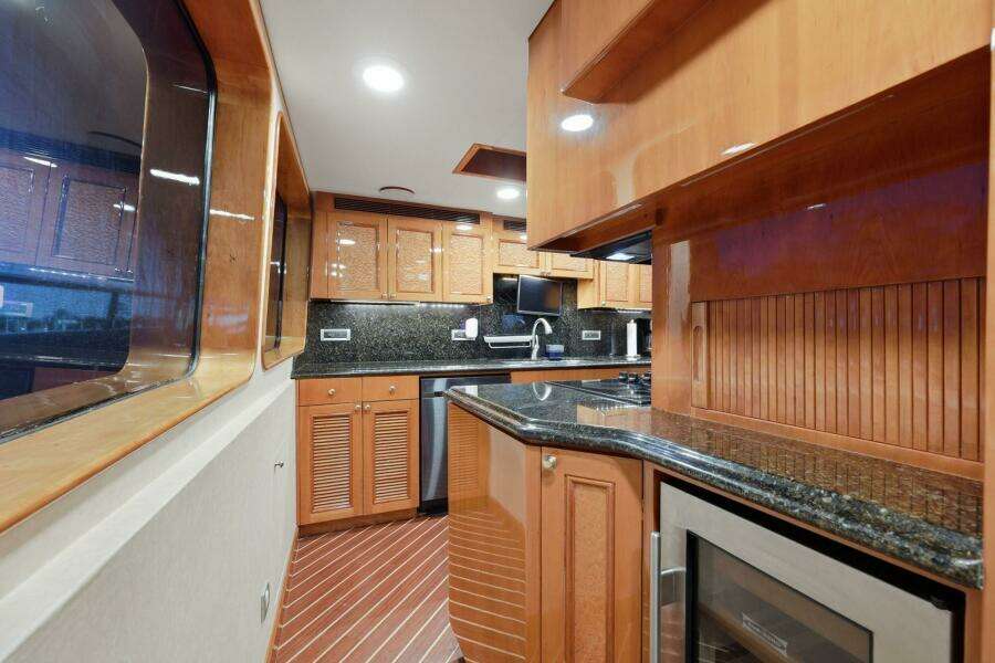 Cheoy Lee 95 FOOTLOOSE - Galley