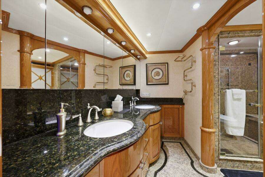 Cheoy Lee 95 FOOTLOOSE - VIP Stateroom Ensuite Head