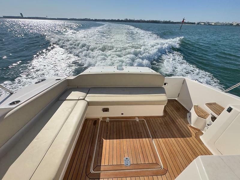 41' 2015 Pursuit SC 365i Sport Coupe