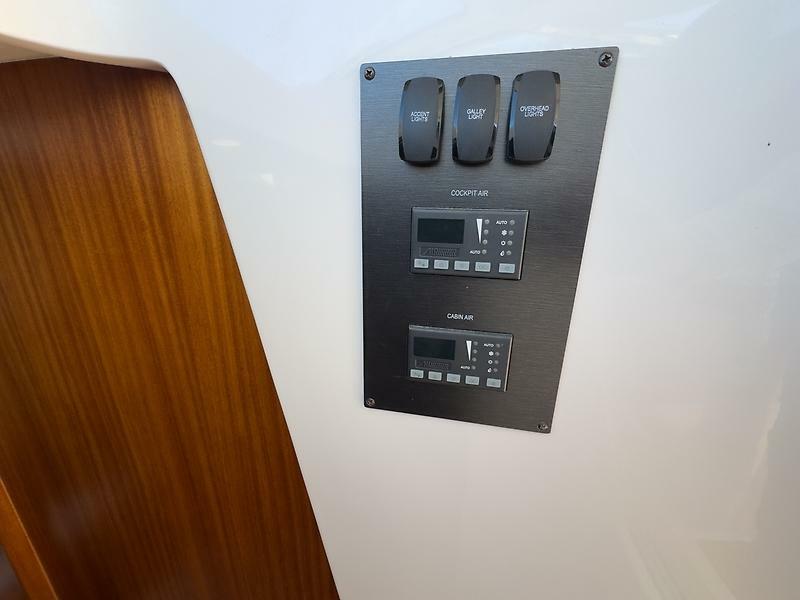 41' 2015 Pursuit SC 365i Sport Coupe