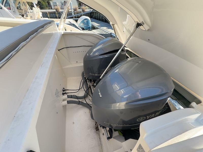 41' 2015 Pursuit SC 365i Sport Coupe