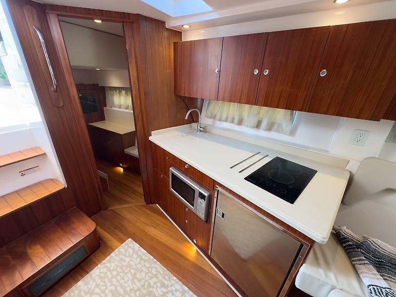 41' 2015 Pursuit SC 365i Sport Coupe