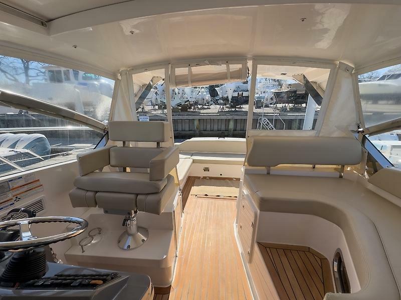 41' 2015 Pursuit SC 365i Sport Coupe