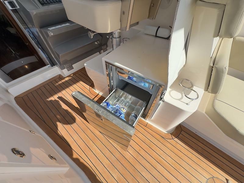 41' 2015 Pursuit SC 365i Sport Coupe