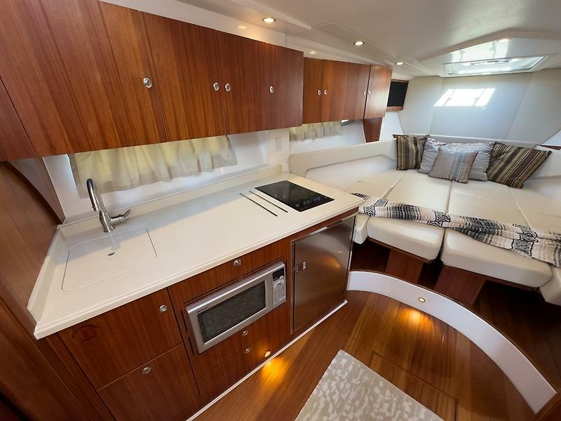 41' 2015 Pursuit SC 365i Sport Coupe