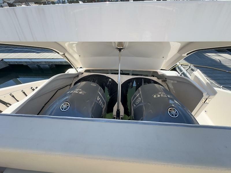 41' 2015 Pursuit SC 365i Sport Coupe