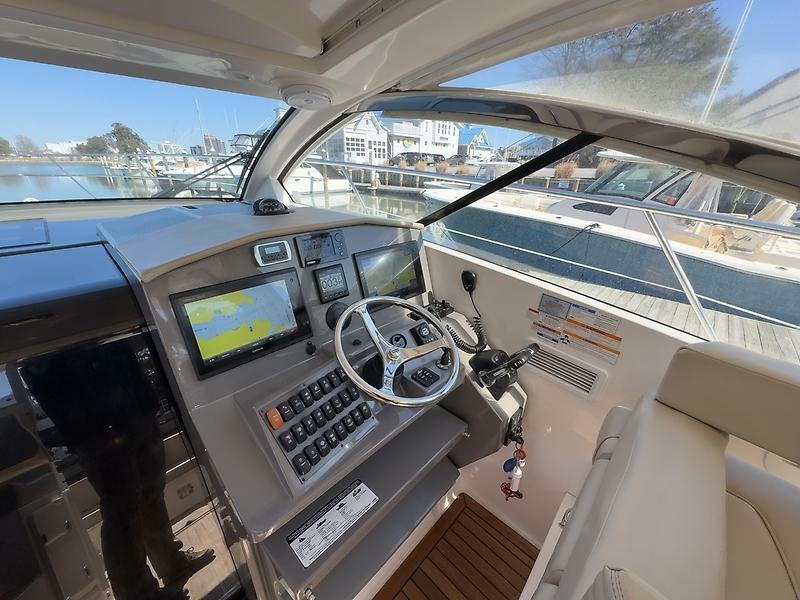 41' 2015 Pursuit SC 365i Sport Coupe