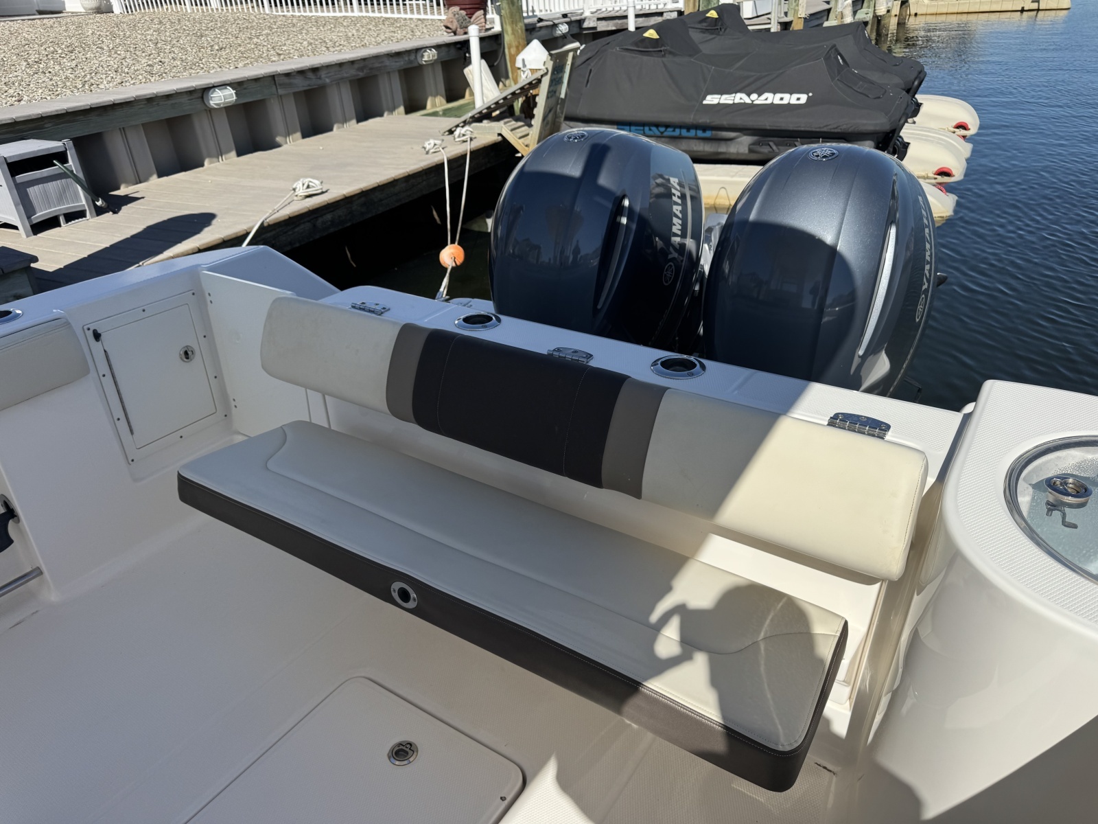 2020 Robalo R272 Center Console