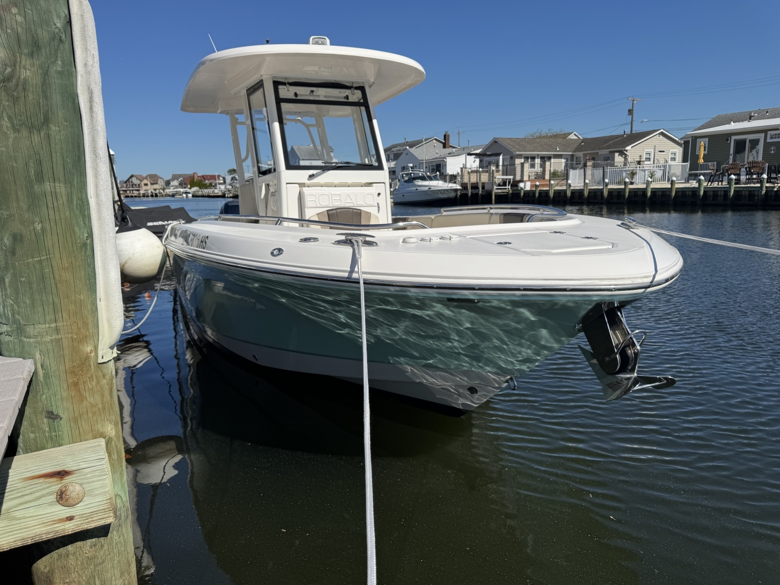 2020 Robalo R272 Center Console
