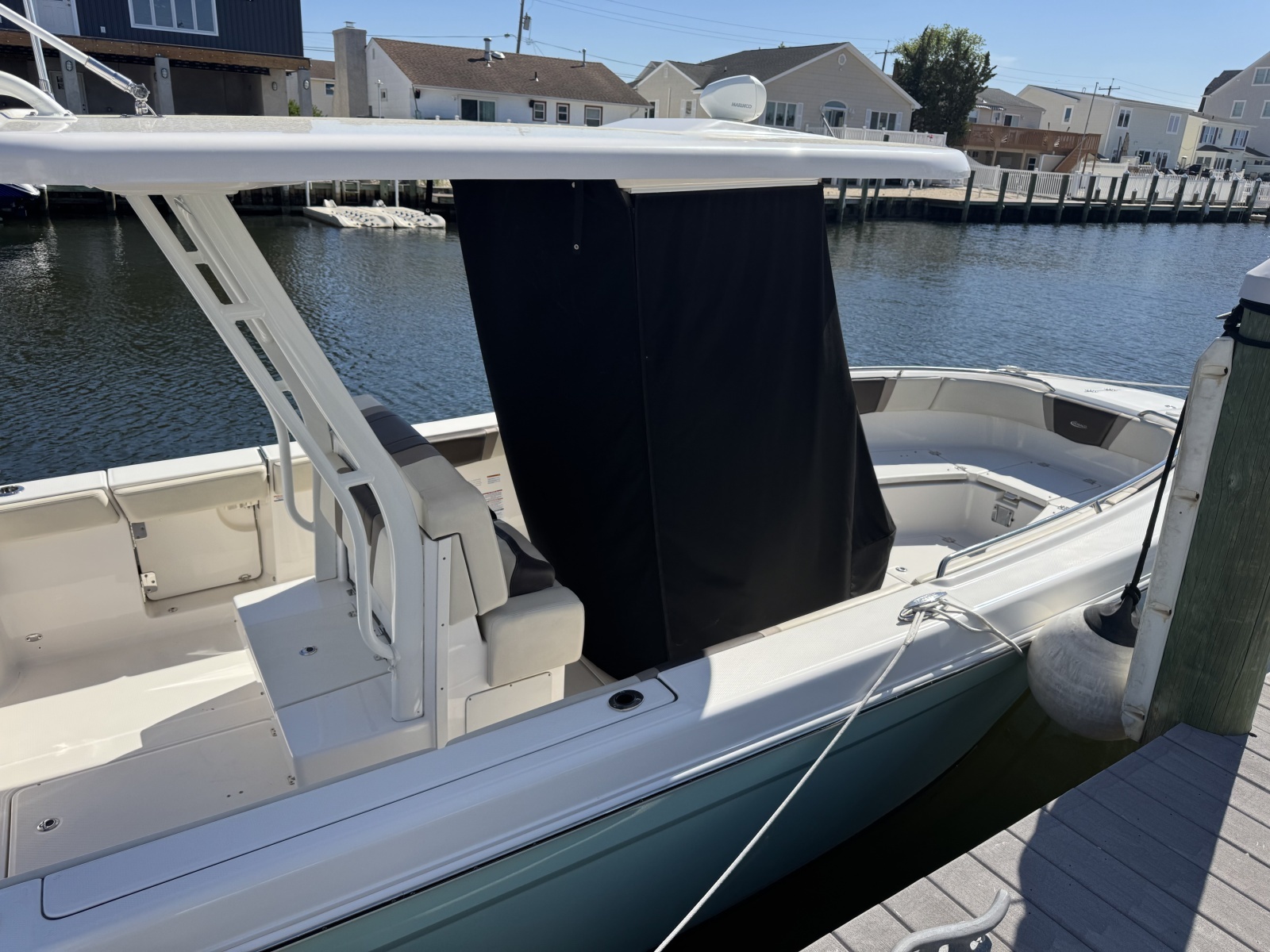 2020 Robalo R272 Center Console