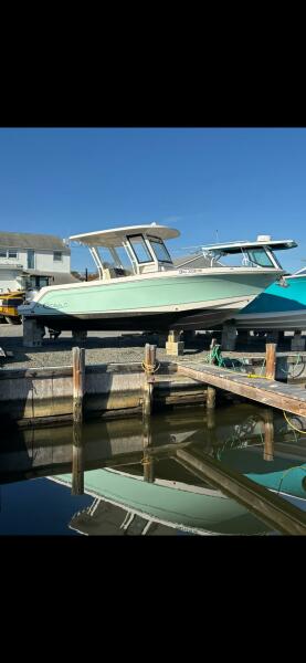 27' 2020 Robalo R272 Center Console