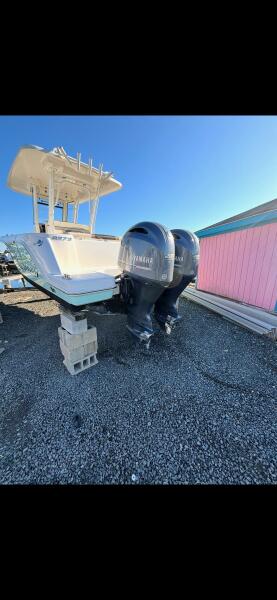 27' 2020 Robalo R272 Center Console