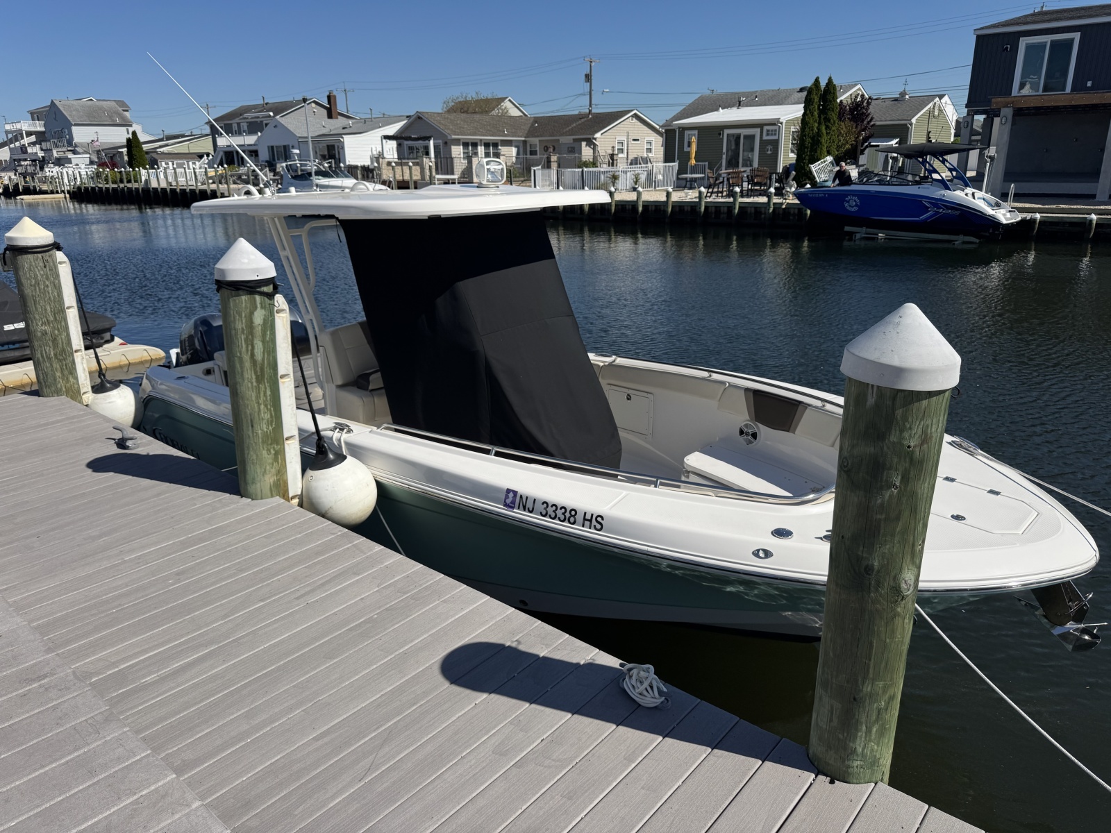 2020 Robalo R272 Center Console