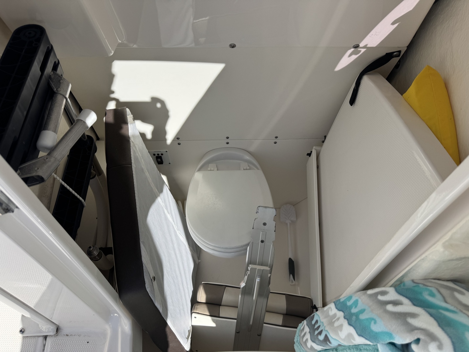 2020 Robalo R272 Center Console