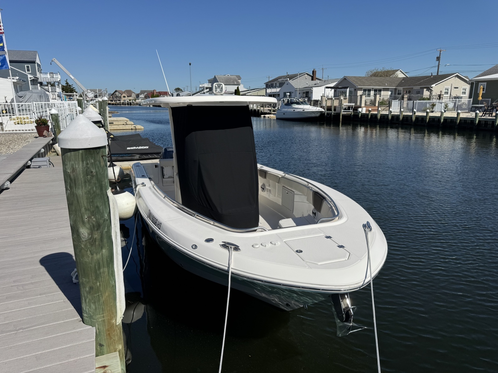 2020 Robalo R272 Center Console