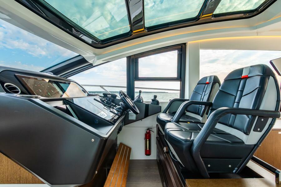 60' 2021 Sunseeker Predator 60 EVO