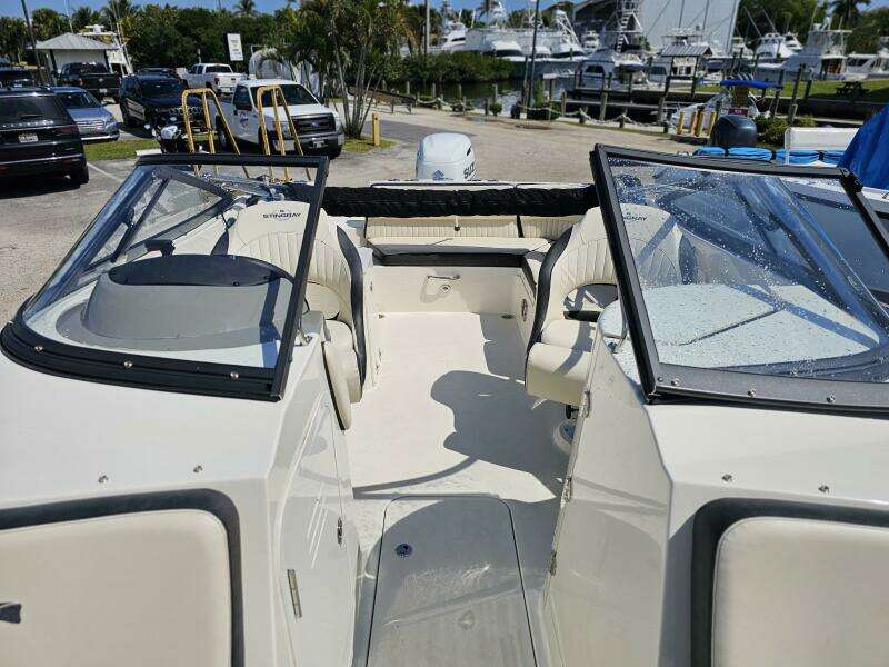 23ft Stingray Yacht For Sale