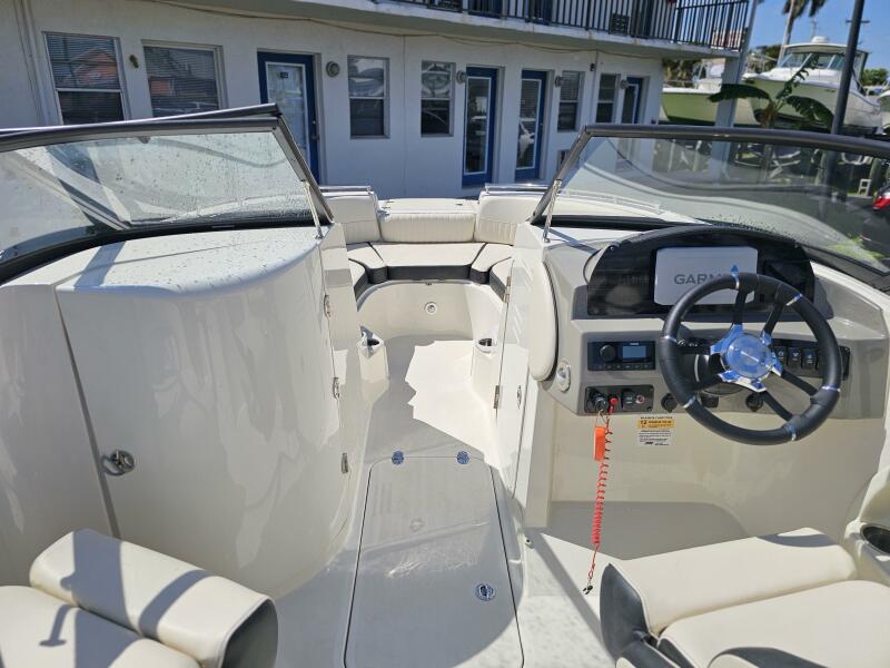 23' 2022 Stingray 231