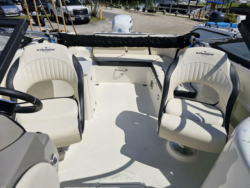 23' 2022 Stingray 231