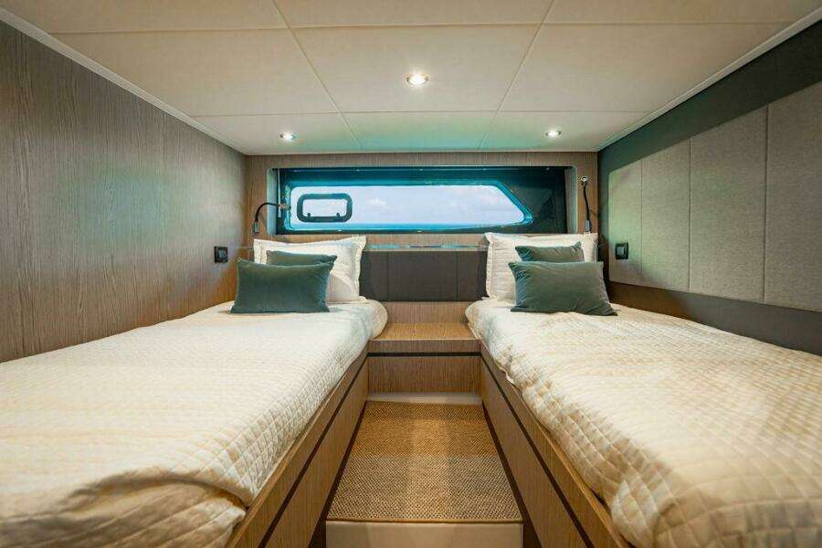 Azimut Atlantis 45 - Relax Josephine - Stateroom, Side by Side Berths