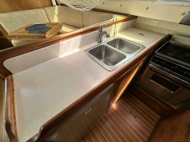 2005 Catalina Morgan 440