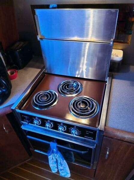 45ft Bayliner Yacht For Sale