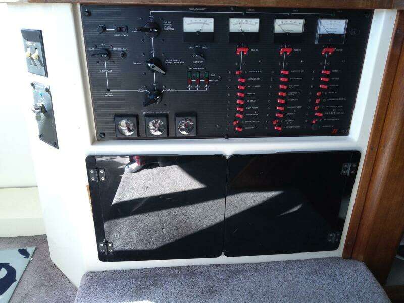 45ft Bayliner Yacht For Sale