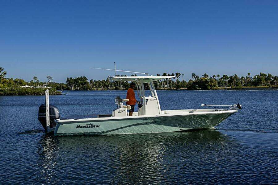 26ft NauticStar Yacht For Sale