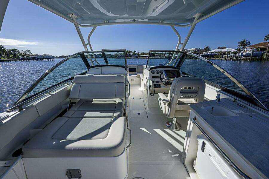 27ft Boston Whaler Yacht For Sale