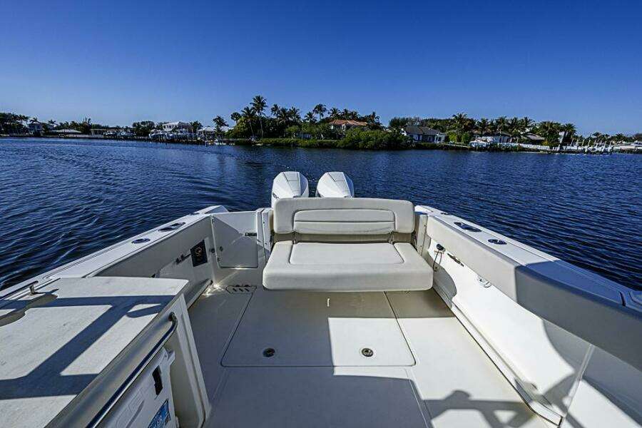 27ft Boston Whaler Yacht For Sale