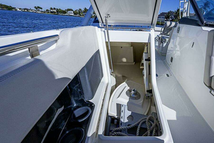 27ft Boston Whaler Yacht For Sale