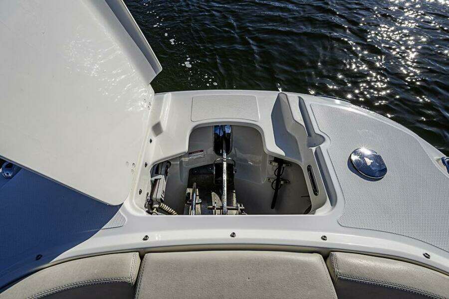 27ft Boston Whaler Yacht For Sale