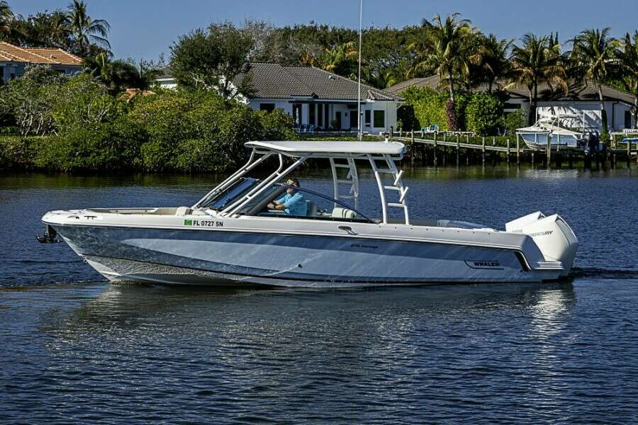 27ft Boston Whaler Yacht For Sale