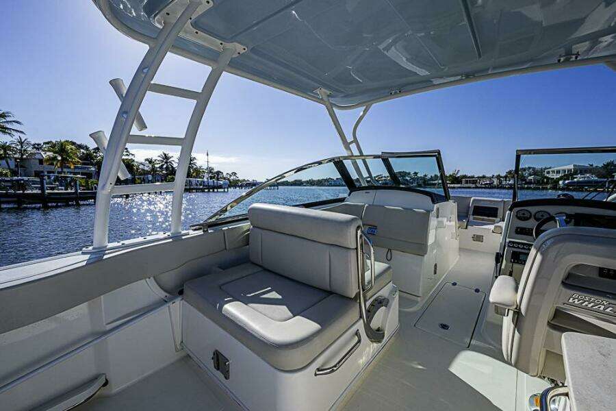 27ft Boston Whaler Yacht For Sale