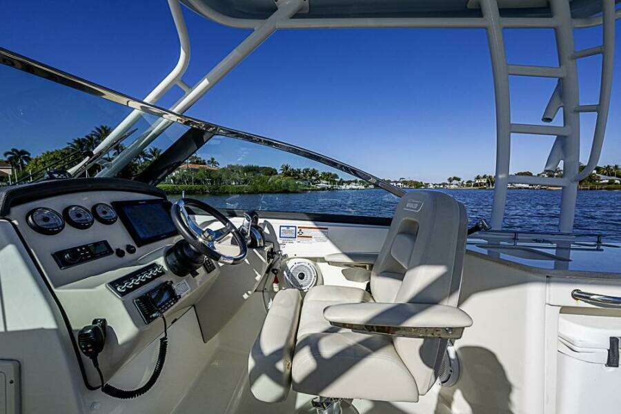 27ft Boston Whaler Yacht For Sale