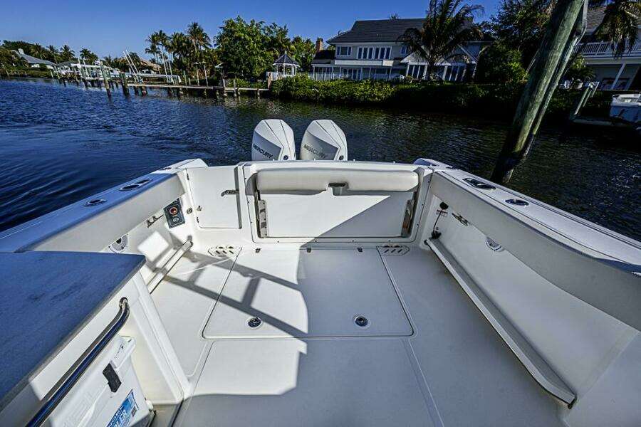 27ft Boston Whaler Yacht For Sale