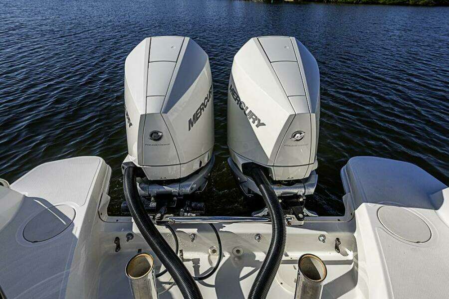 27ft Boston Whaler Yacht For Sale