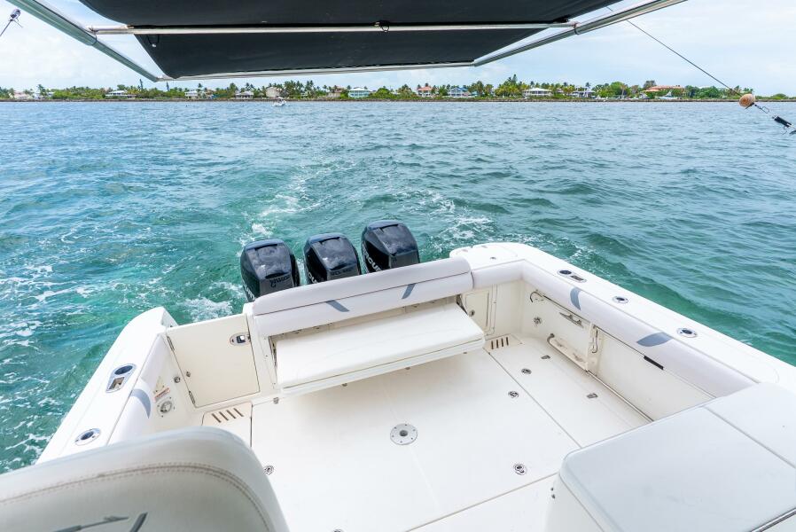 34' 2012 Boston Whaler 345 Conquest