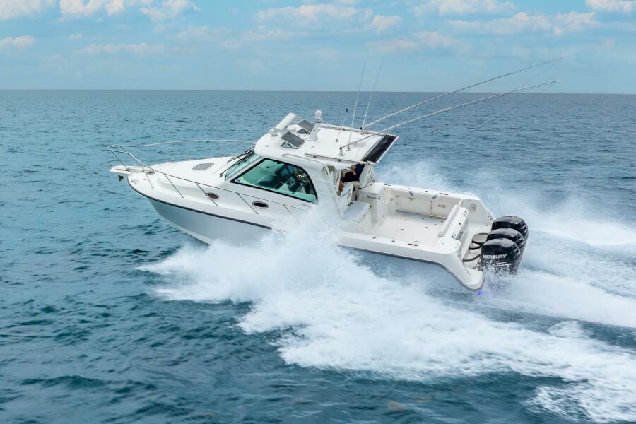 34' 2012 Boston Whaler 345 Conquest