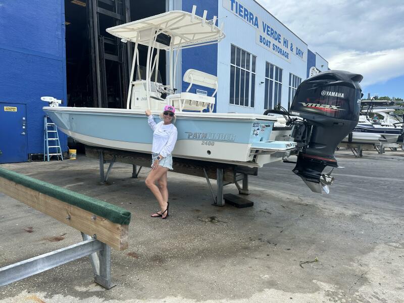 24' 2016 Pathfinder 2400 TRS